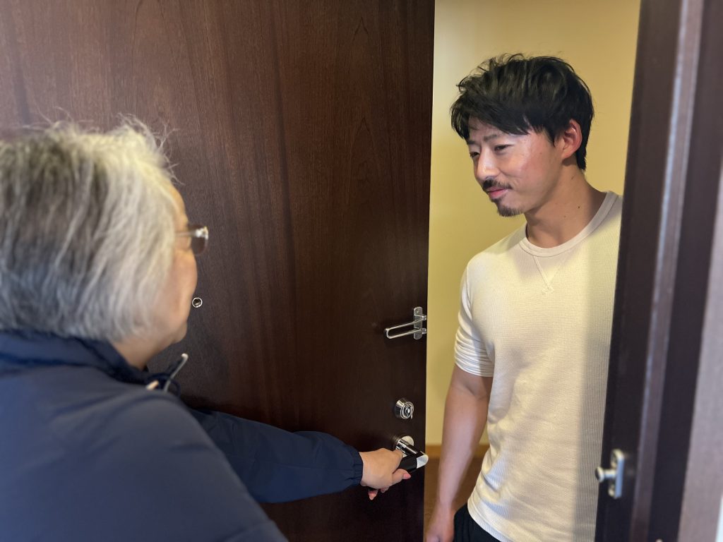 自宅訪問するパーソナルトレーナー